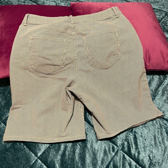 CROFT & BARROW women shorts-Bermuda/ size 12 - Picture 7 of 8